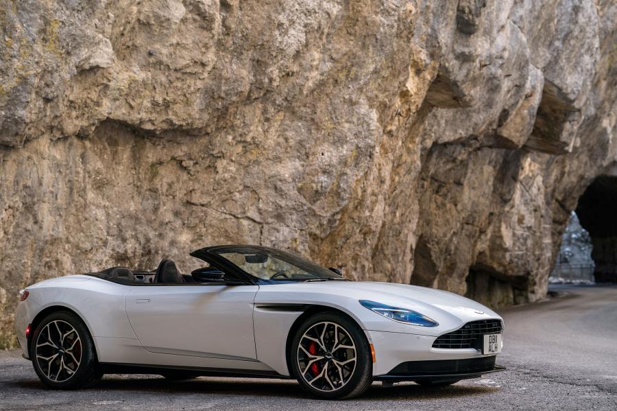  Aston Martin DB11 V8 Volante 2018 года  (NA) (фото 5 из 40)